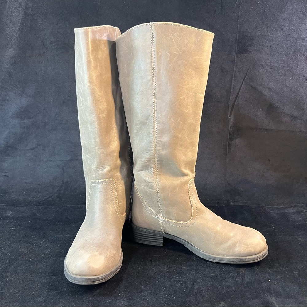 Kenneth Cole Reaction Dove Grey Leather Riding Pull-On Boots Women's Size 8M